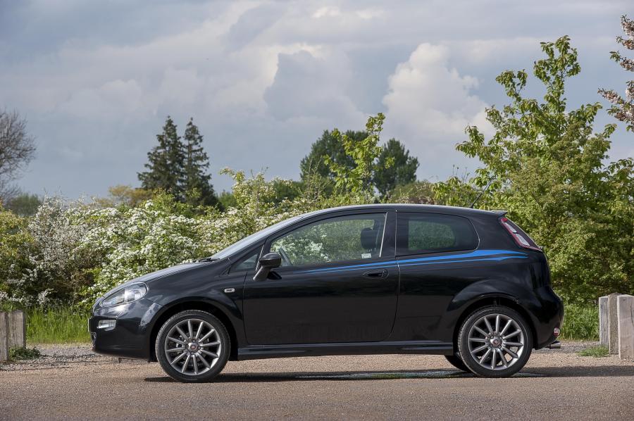  Fiat Punto Jet Black 2 2014 года  (фото 2 из 15)